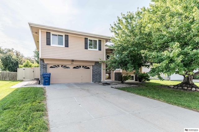 8111 S 152nd Street, Omaha, NE 68138