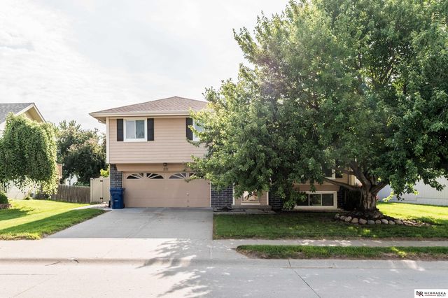 8111 S 152nd Street, Omaha, NE 68138