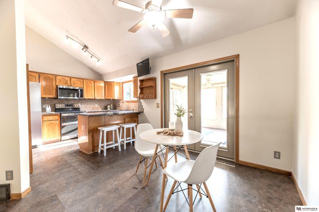 8111 S 152nd Street, Omaha, NE 68138