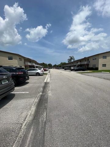 7305 NW 4th Place 108, Margate, FL 33063