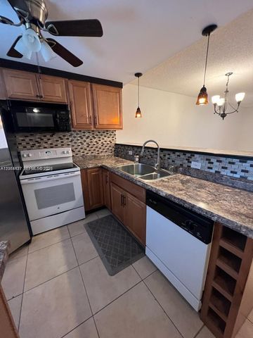 7305 NW 4th Place 108, Margate, FL 33063