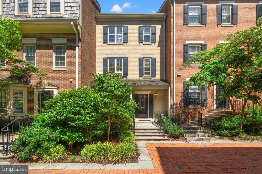 4422 WESTOVER PL NW, Washington, DC 20016