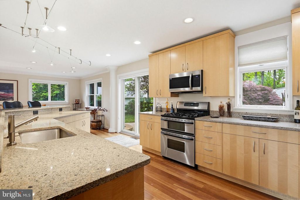 Image 13 of property listing at 6 FAITH CT, Damascus, MD 20872