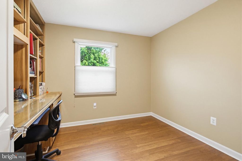 Image 29 of property listing at 6 FAITH CT, Damascus, MD 20872