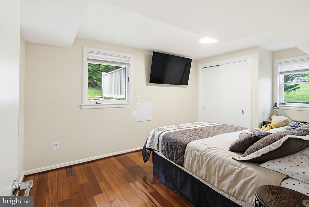 Image 36 of property listing at 6 FAITH CT, Damascus, MD 20872