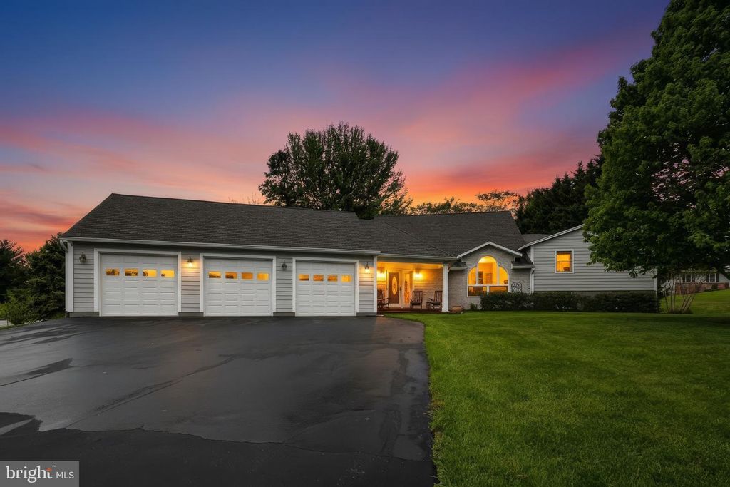Image 4 of property listing at 6 FAITH CT, Damascus, MD 20872