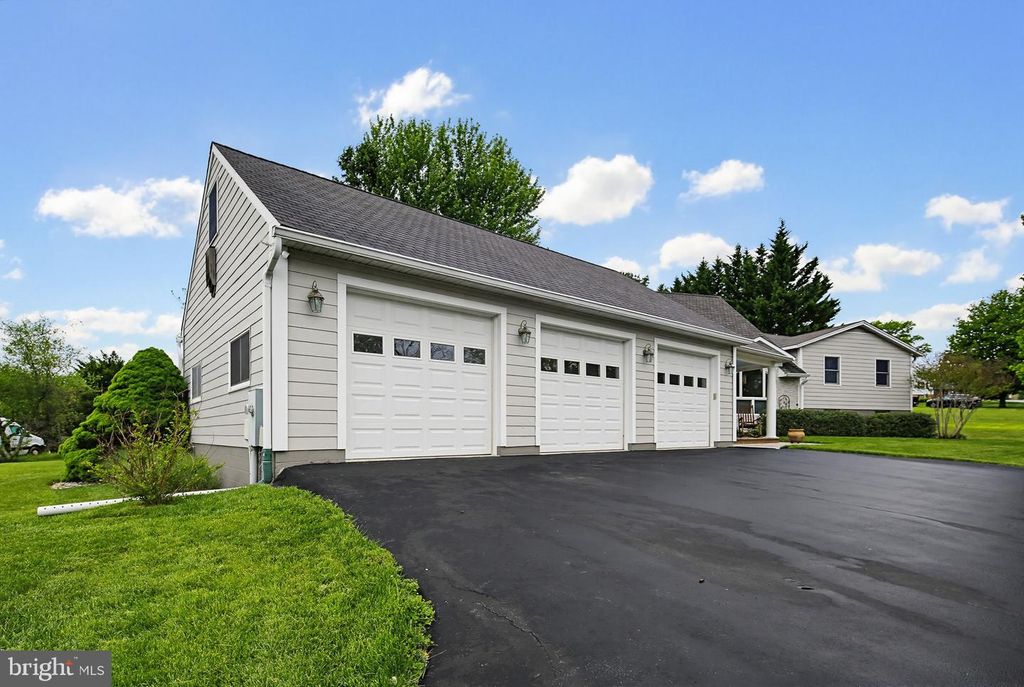 Image 53 of property listing at 6 FAITH CT, Damascus, MD 20872
