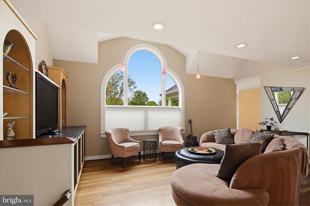 Image 9 of property listing at 6 FAITH CT, Damascus, MD 20872