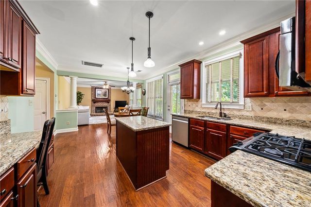 4095 Hill House Road SW, Smyrna, GA 30082