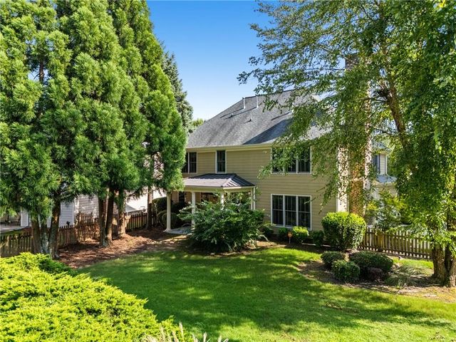 4095 Hill House Road SW, Smyrna, GA 30082