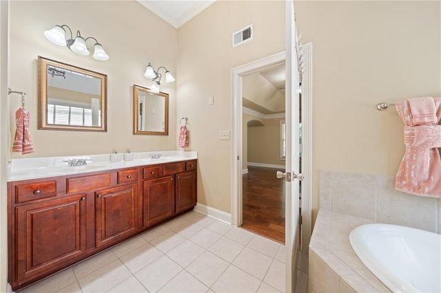 4095 Hill House Road SW, Smyrna, GA 30082