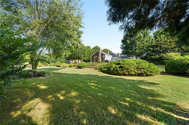 4095 Hill House Road SW, Smyrna, GA 30082