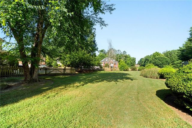 4095 Hill House Road SW, Smyrna, GA 30082