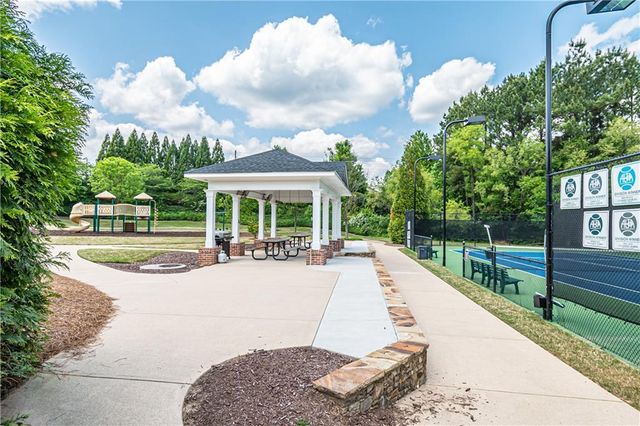 4095 Hill House Road SW, Smyrna, GA 30082