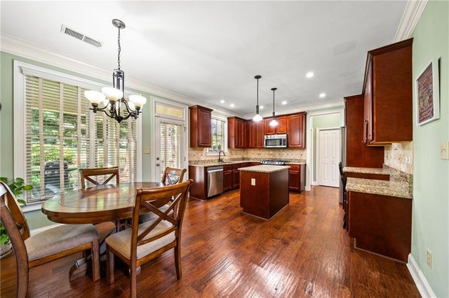 4095 Hill House Road SW, Smyrna, GA 30082