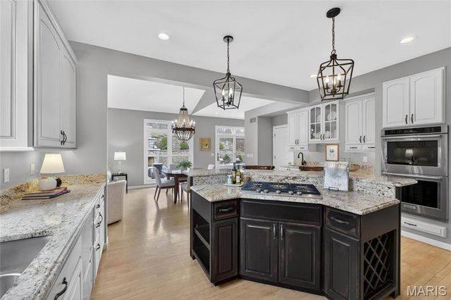 12897 Thornhill Court, Town And Country, MO 63131