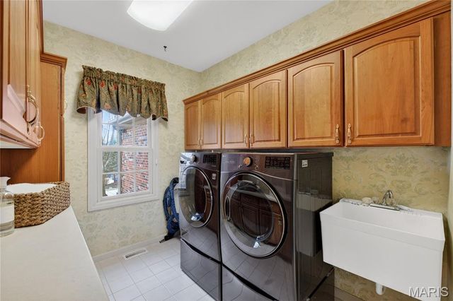 12897 Thornhill Court, Town And Country, MO 63131