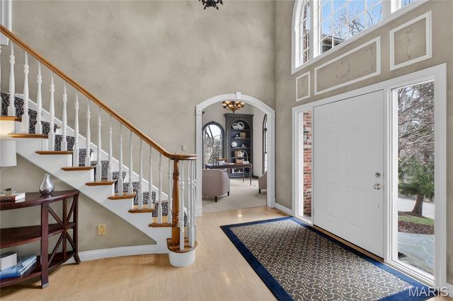 12897 Thornhill Court, Town And Country, MO 63131