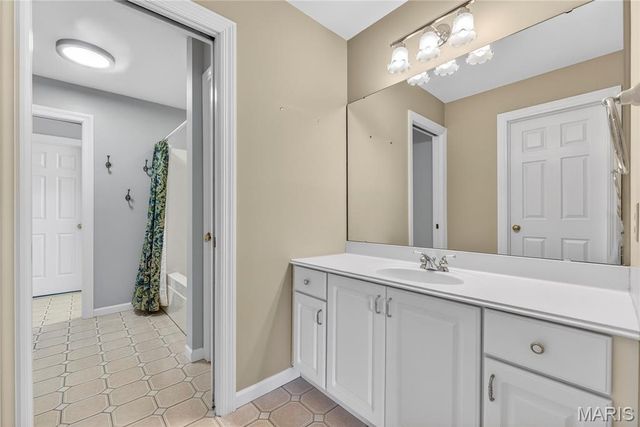 12897 Thornhill Court, Town And Country, MO 63131