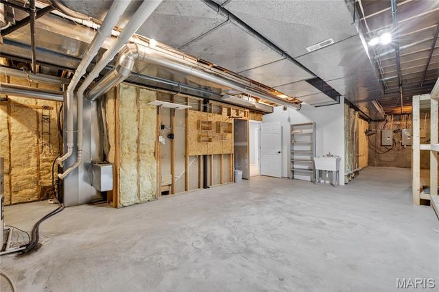 12897 Thornhill Court, Town And Country, MO 63131