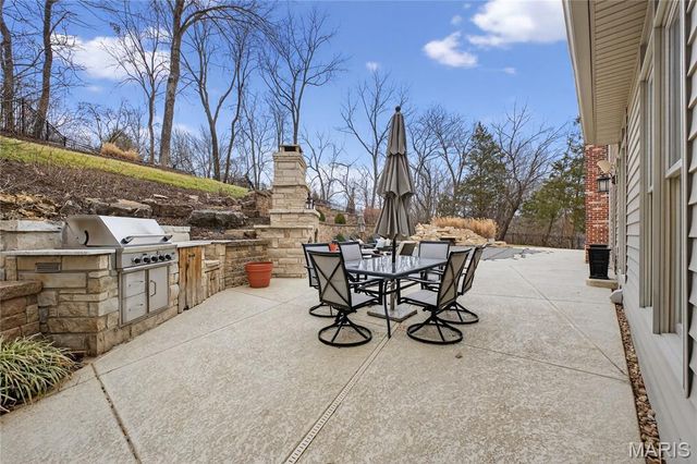 12897 Thornhill Court, Town And Country, MO 63131