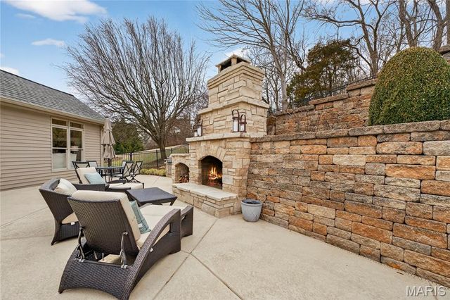 12897 Thornhill Court, Town And Country, MO 63131