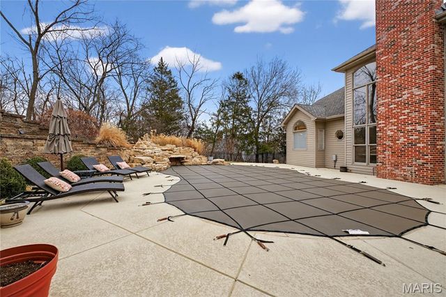 12897 Thornhill Court, Town And Country, MO 63131