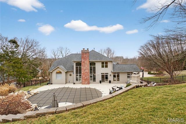 12897 Thornhill Court, Town And Country, MO 63131