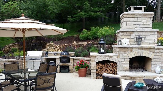 12897 Thornhill Court, Town And Country, MO 63131