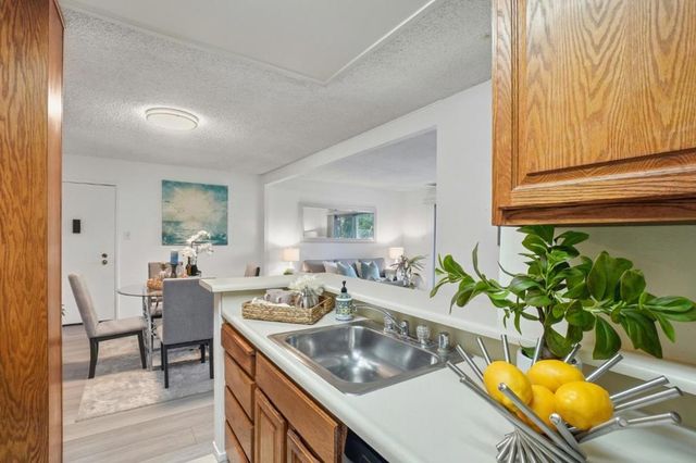 101 Piccadilly Place D, San Bruno, CA 94066