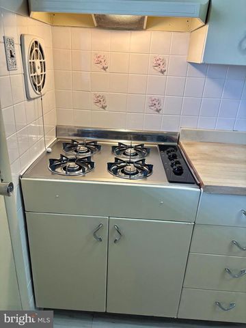 1557 BLACKROCK RD, Swarthmore, PA 19081