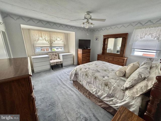 1557 BLACKROCK RD, Swarthmore, PA 19081