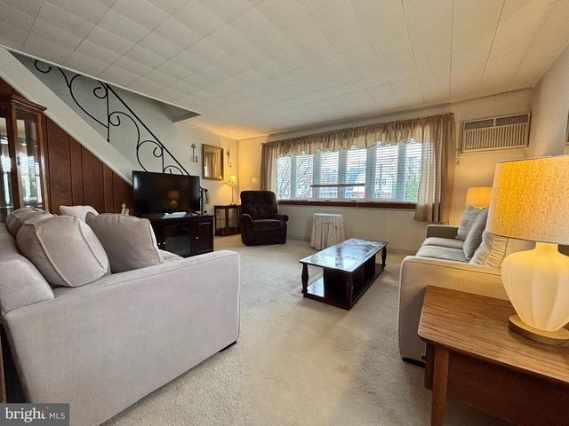 1557 BLACKROCK RD, Swarthmore, PA 19081