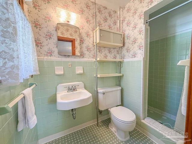 6558 Cedar St, Milton, FL 32570