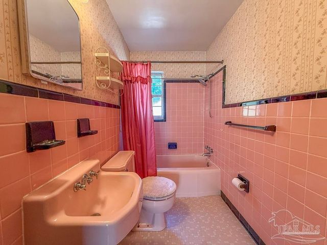 6558 Cedar St, Milton, FL 32570