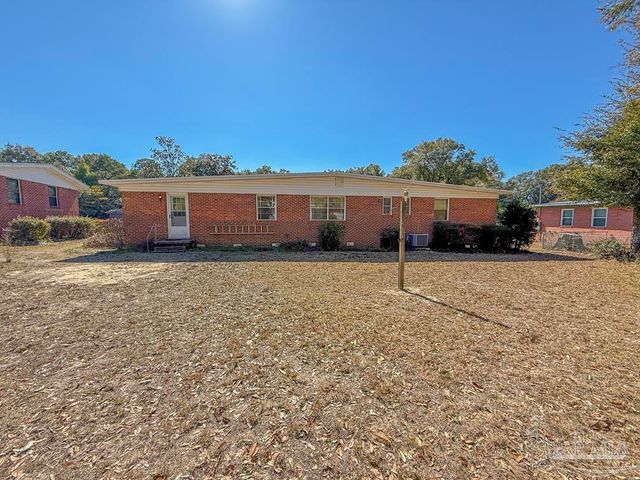 6558 Cedar St, Milton, FL 32570