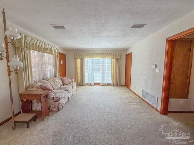 6558 Cedar St, Milton, FL 32570