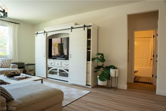 520 Hunter Flat Street, Las Vegas, NV 89138