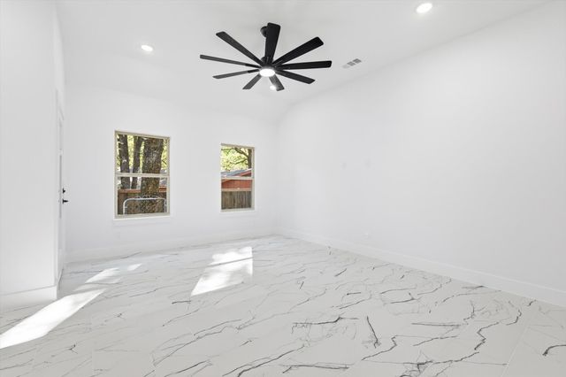 105 Forest Oaks Drive, Gun Barrel City, TX 75156