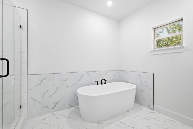 105 Forest Oaks Drive, Gun Barrel City, TX 75156