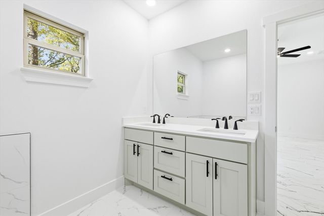 105 Forest Oaks Drive, Gun Barrel City, TX 75156