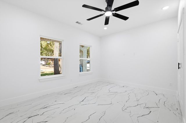 105 Forest Oaks Drive, Gun Barrel City, TX 75156