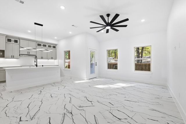 105 Forest Oaks Drive, Gun Barrel City, TX 75156