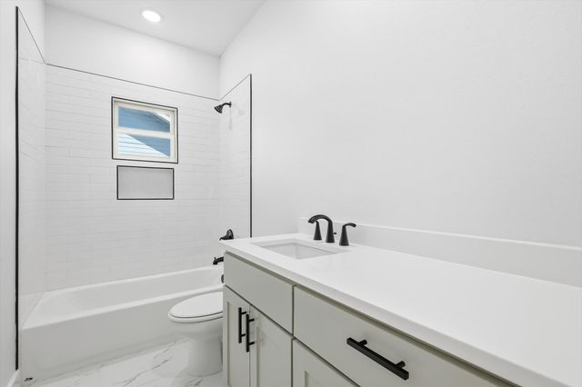 105 Forest Oaks Drive, Gun Barrel City, TX 75156