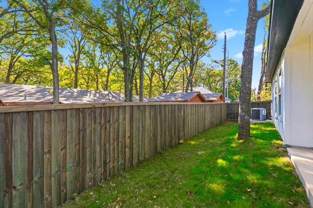 105 Forest Oaks Drive, Gun Barrel City, TX 75156