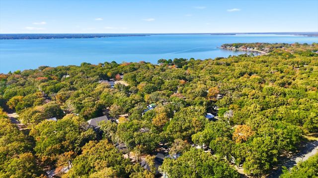 105 Forest Oaks Drive, Gun Barrel City, TX 75156