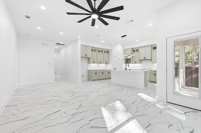 105 Forest Oaks Drive, Gun Barrel City, TX 75156