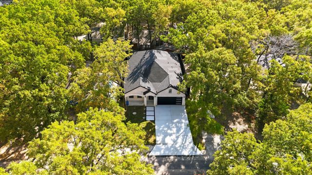 105 Forest Oaks Drive, Gun Barrel City, TX 75156