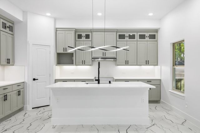 105 Forest Oaks Drive, Gun Barrel City, TX 75156