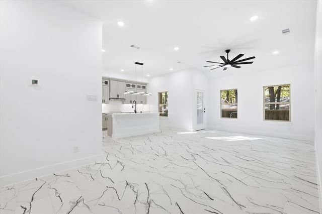 105 Forest Oaks Drive, Gun Barrel City, TX 75156